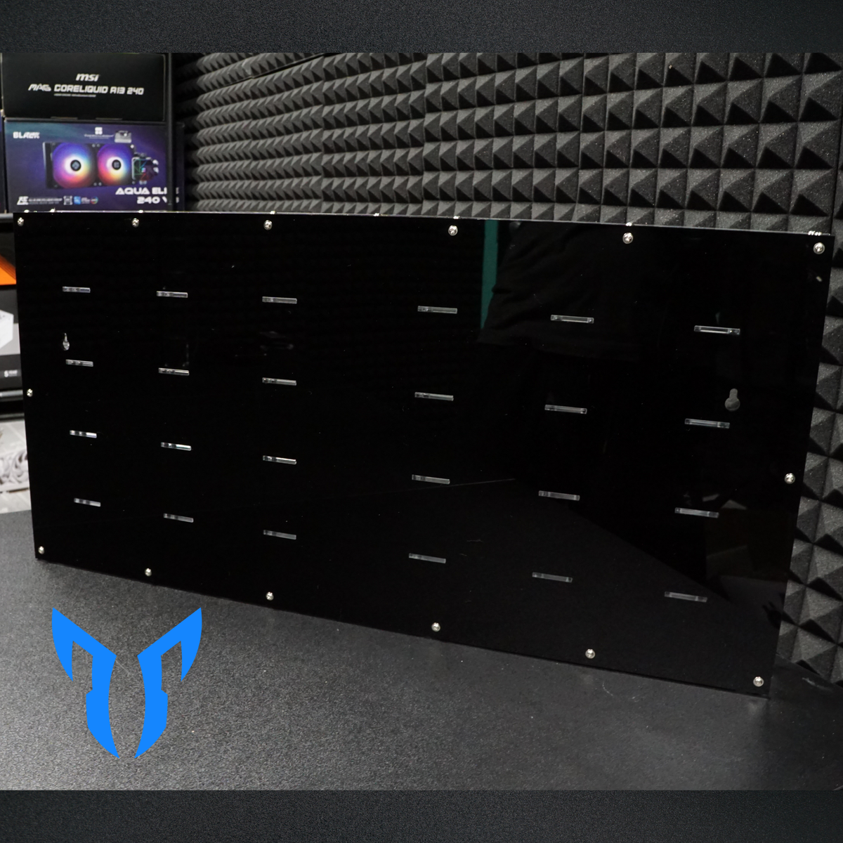 100 Figure Vertical / Wall Mount Display Case