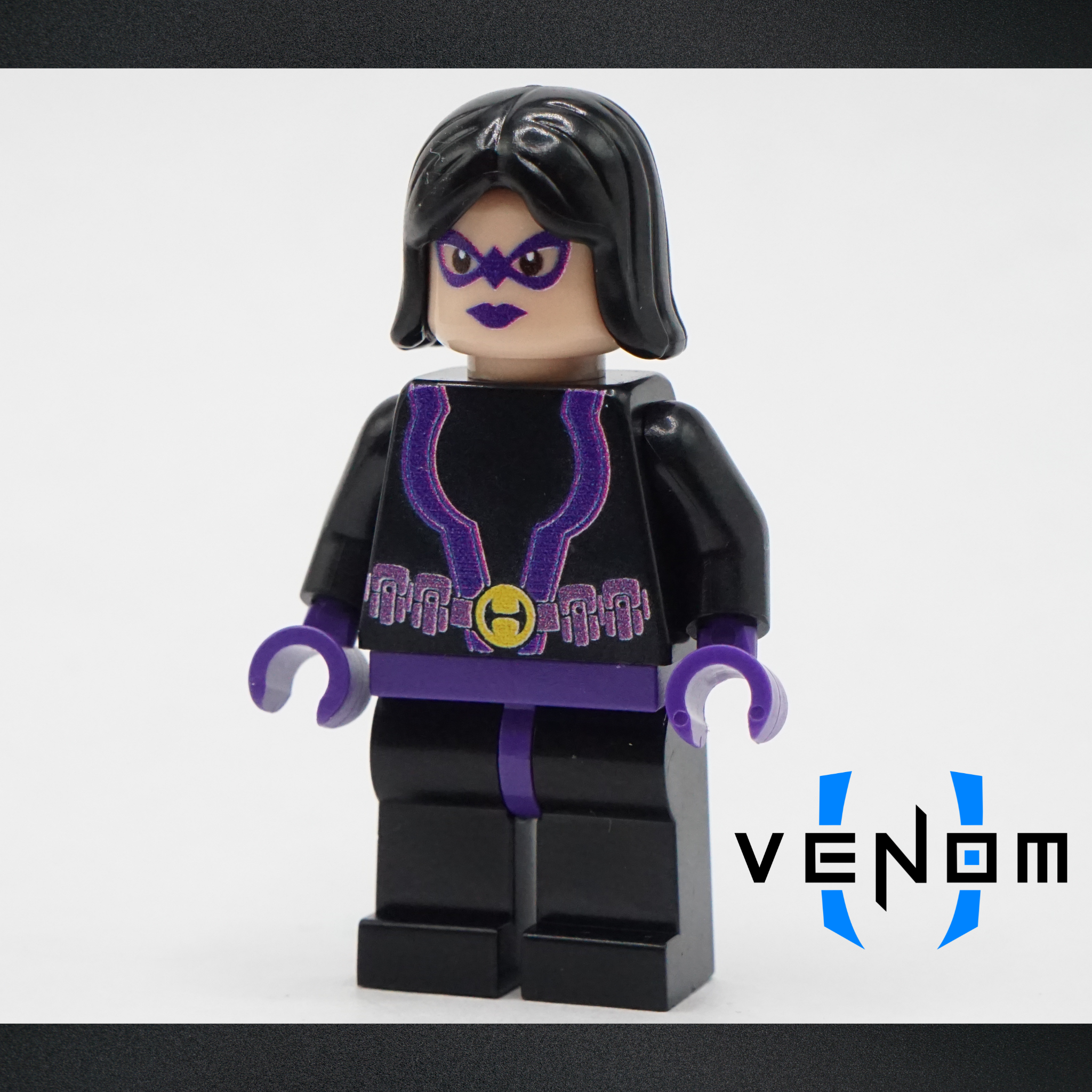 V2 Female Hunter UV Printed Figure