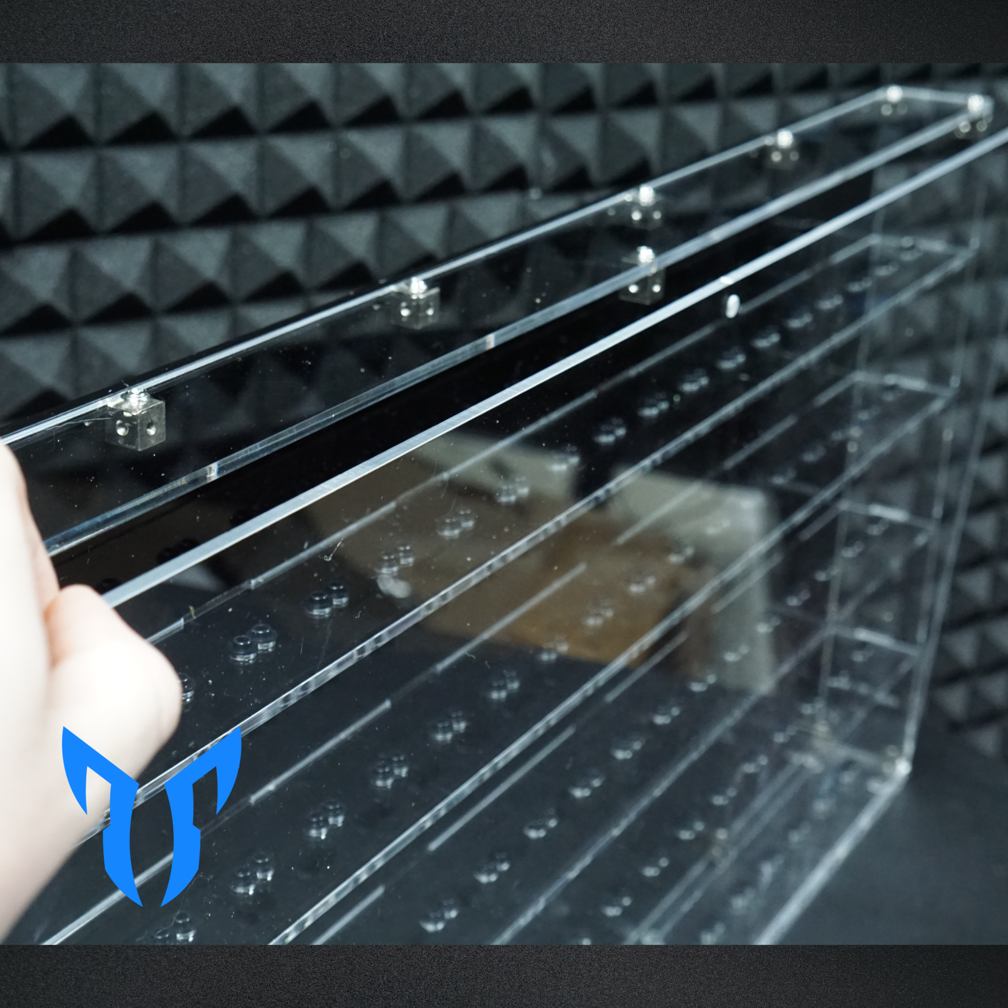 100 Figure Vertical / Wall Mount Display Case