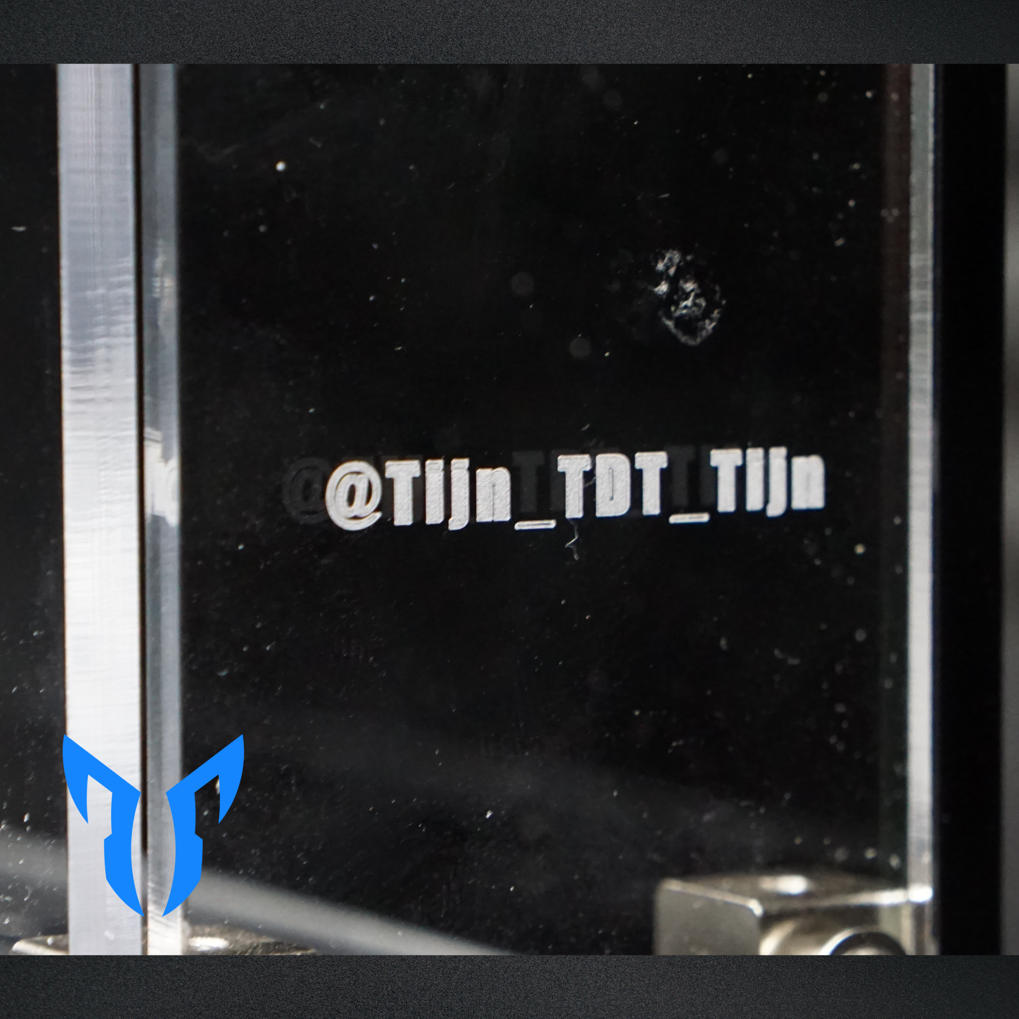 100 Figure Vertical / Wall Mount Display Case