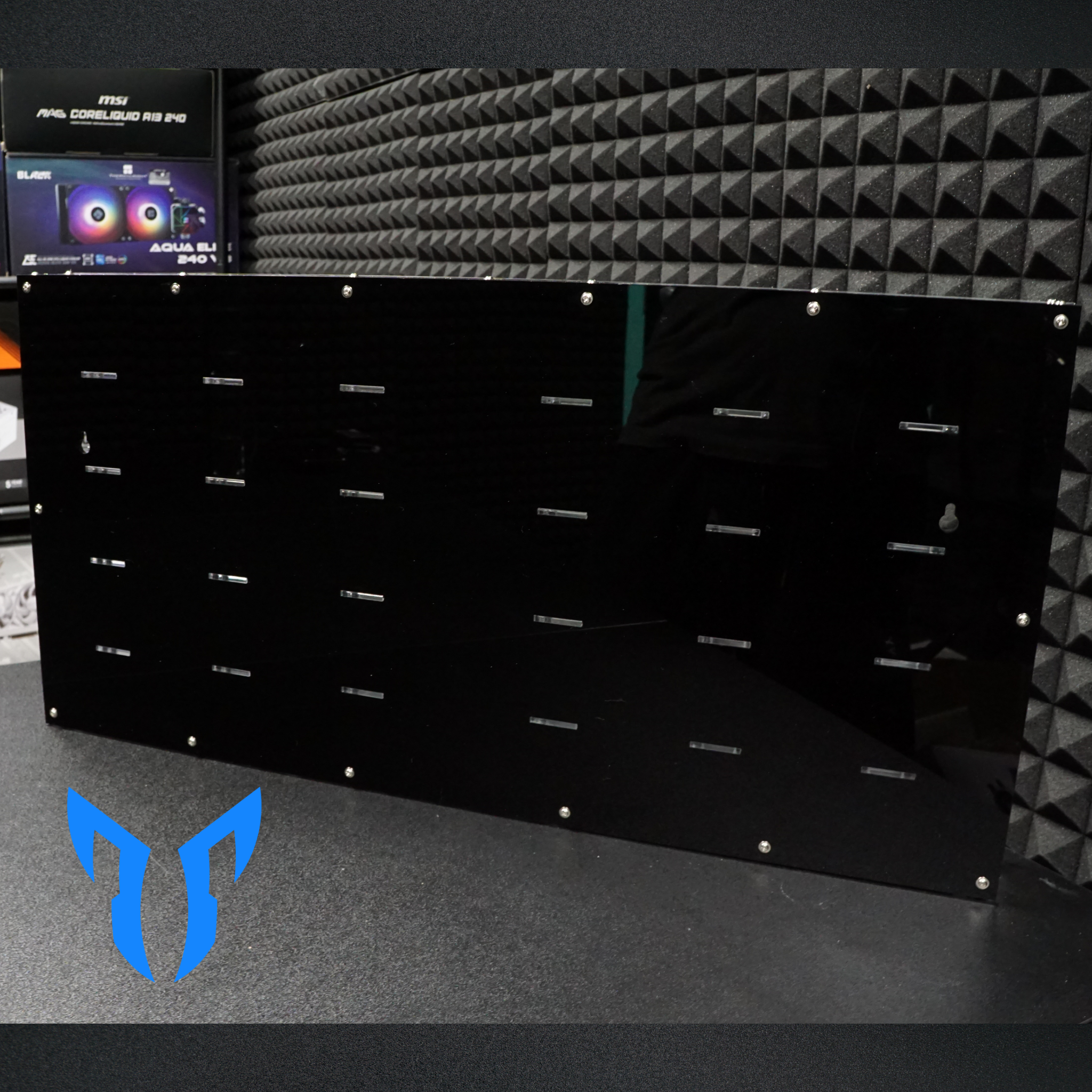 100 Figure Vertical / Wall Mount Display Case
