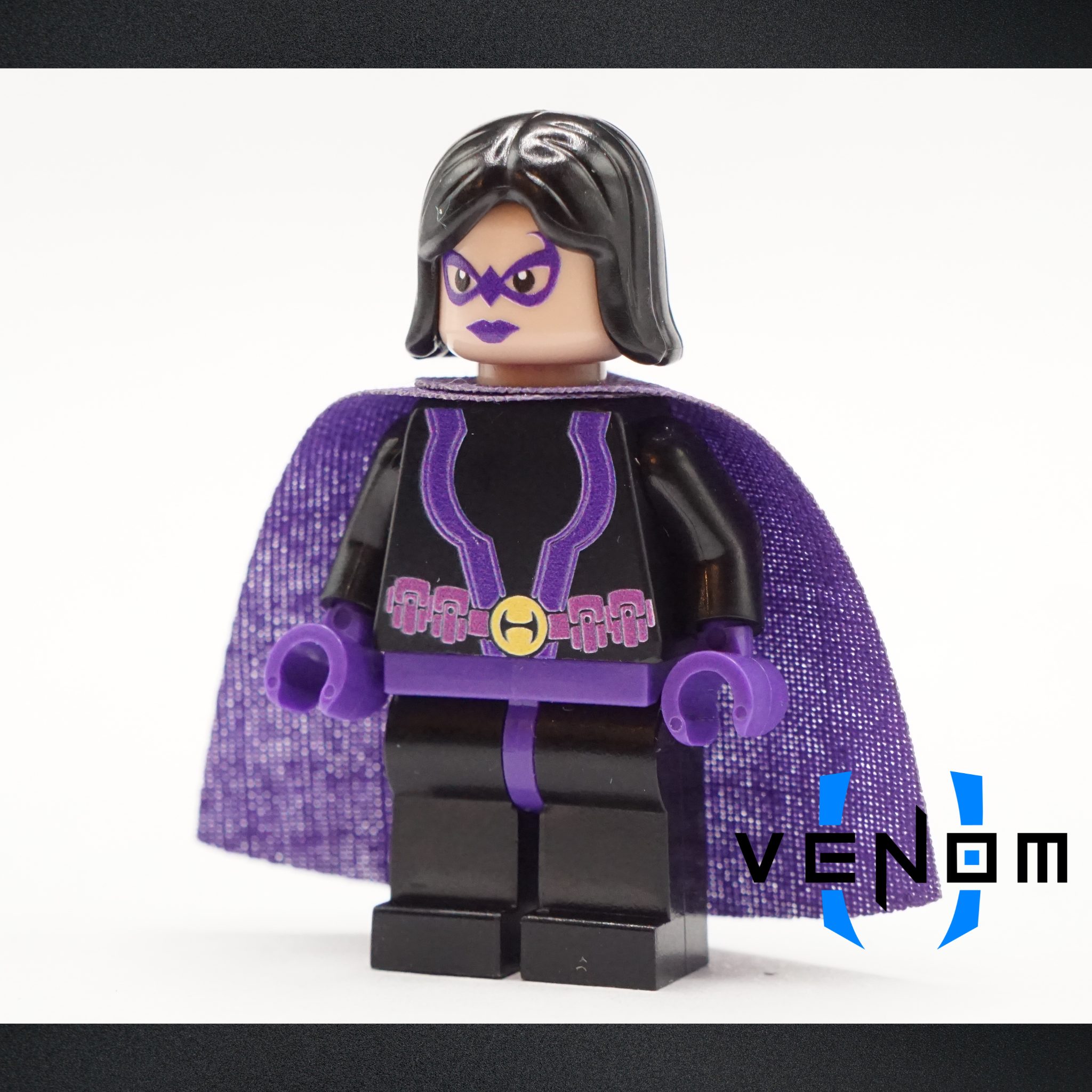V2 Female Hunter UV Printed Figure